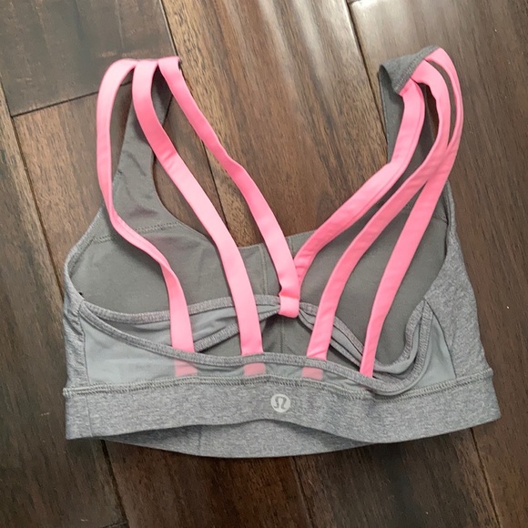 Lululemon Sports bra size 4 - Picture 2 of 4